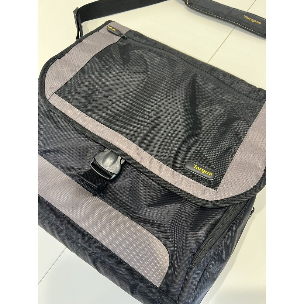 Targus Large Laptop Messenger Bag 17"x15”x4” Black Gray Yellow Shoulder Strap